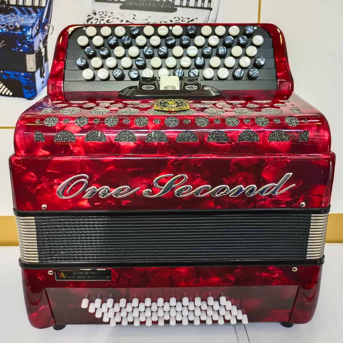 Acordeón de la marca ONESECOND, 62 teclas 60 bajos, - Imagen 4