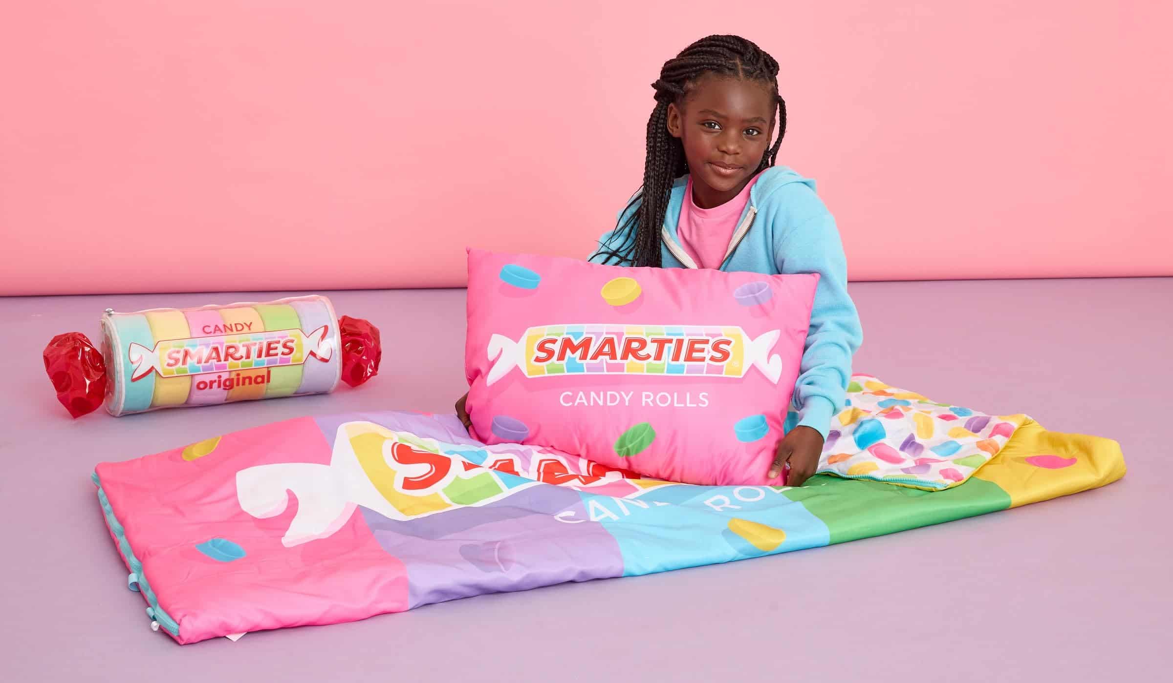 iscream Smarties Print Cozy Sleeping Bag and Pillow Set for - Imagen 7