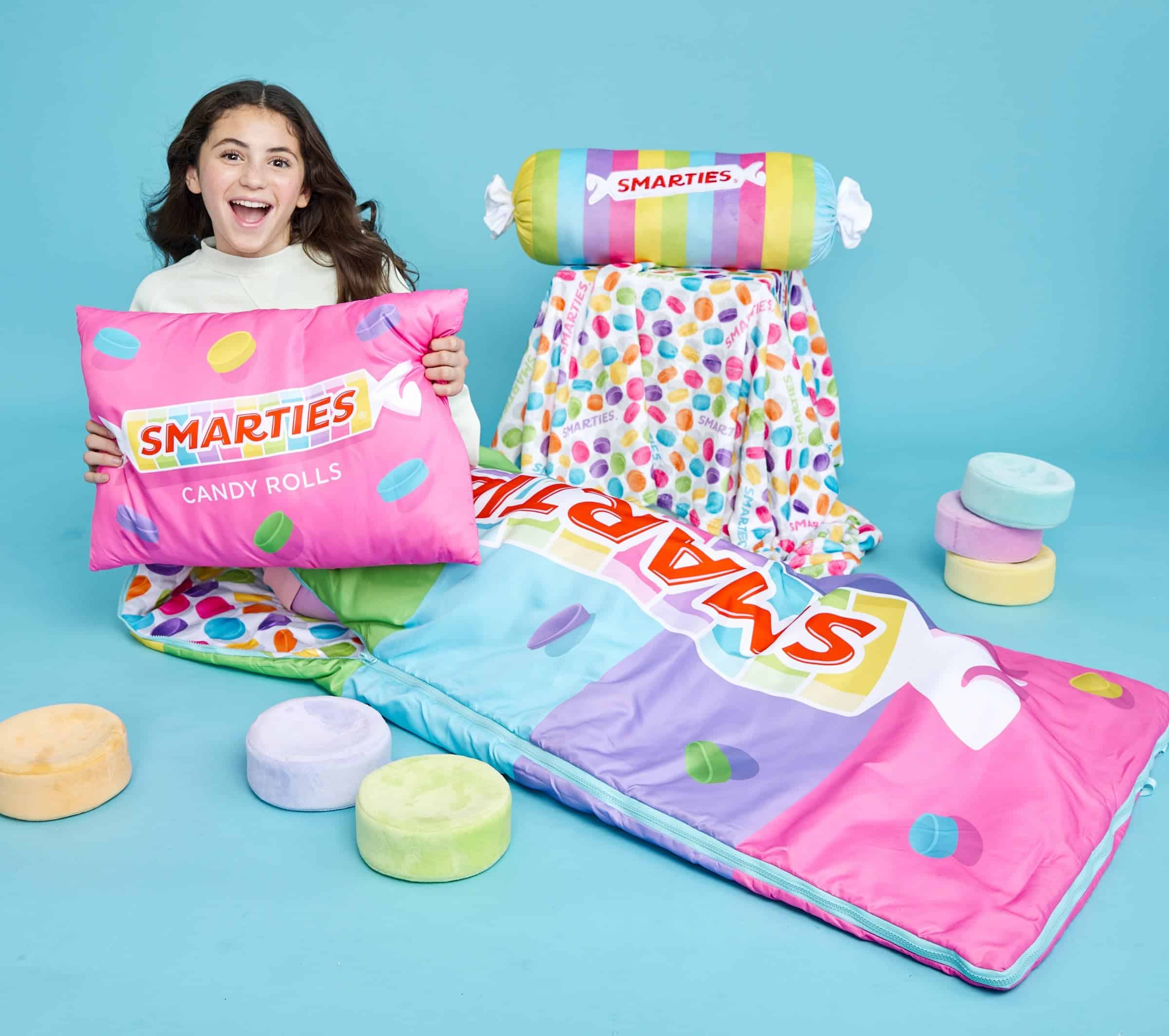 iscream Smarties Print Cozy Sleeping Bag and Pillow Set for - Imagen 8