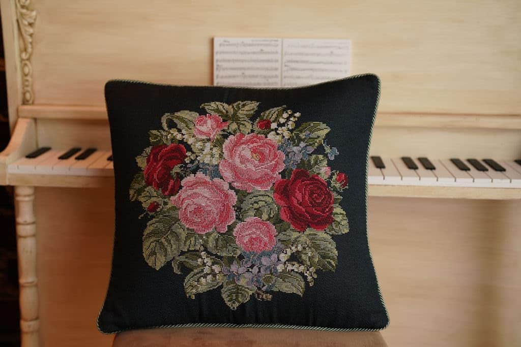 Funda de Cojín Jacquard de Lujo Hecha en Italia con Rosas - Imagen 5