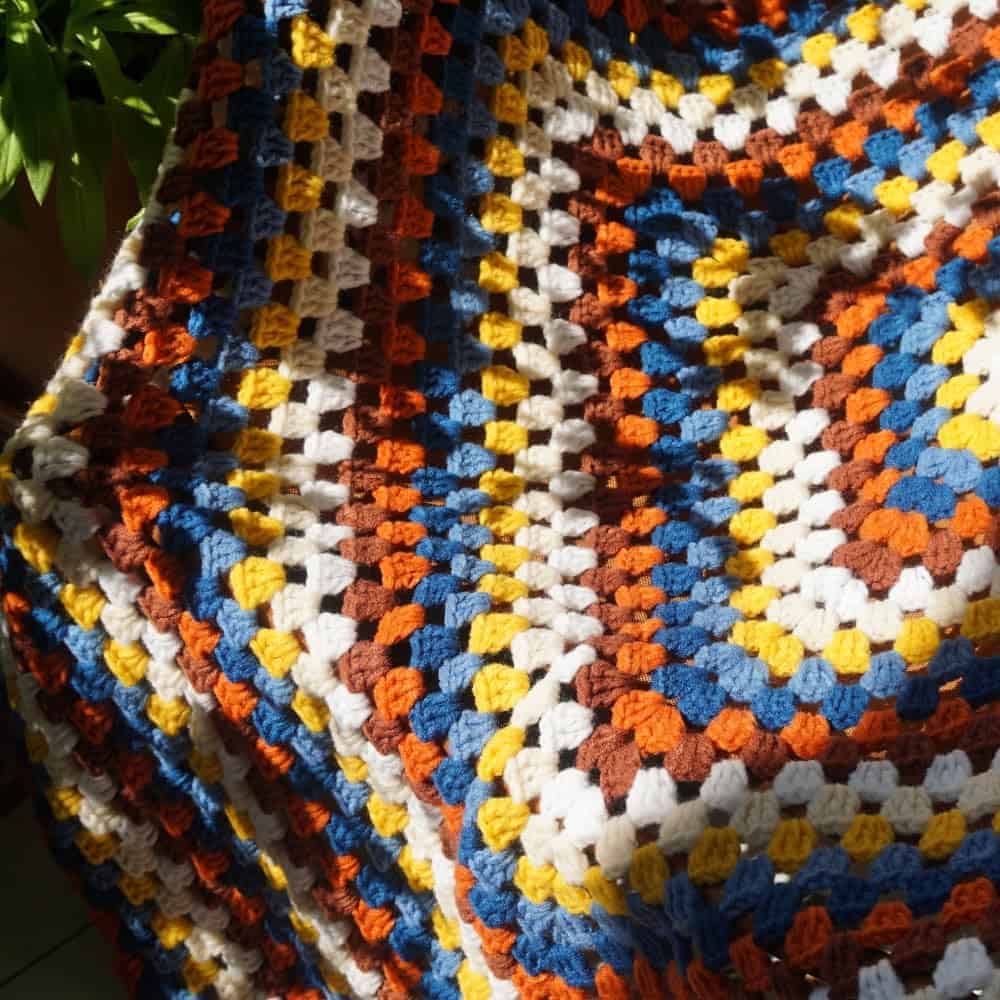 Manta de Ganchillo Hecha a Mano Estilo Suéter con Cuadros - Imagen 6