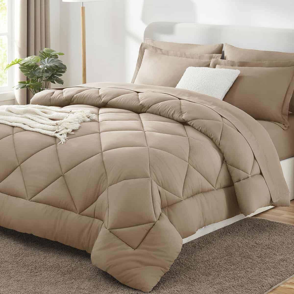 Set de Edredón Queen CozyLux con Sábanas 7 -Taupe