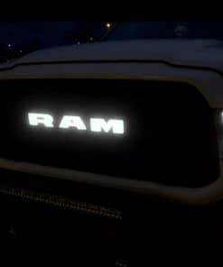 Emblema para parrilla iluminado RAM 2019-23, Negro