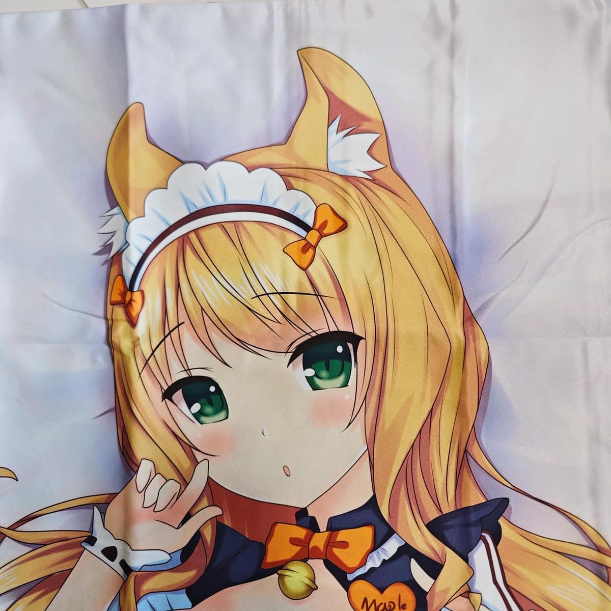 Funda de Almohada Cuerpo Abrazando a Chica Anime de Maple