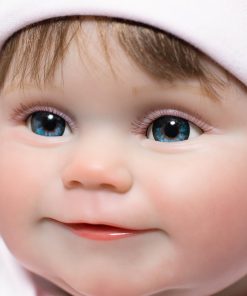 Muñeca de bebé recién nacida con detalles realistas y piel