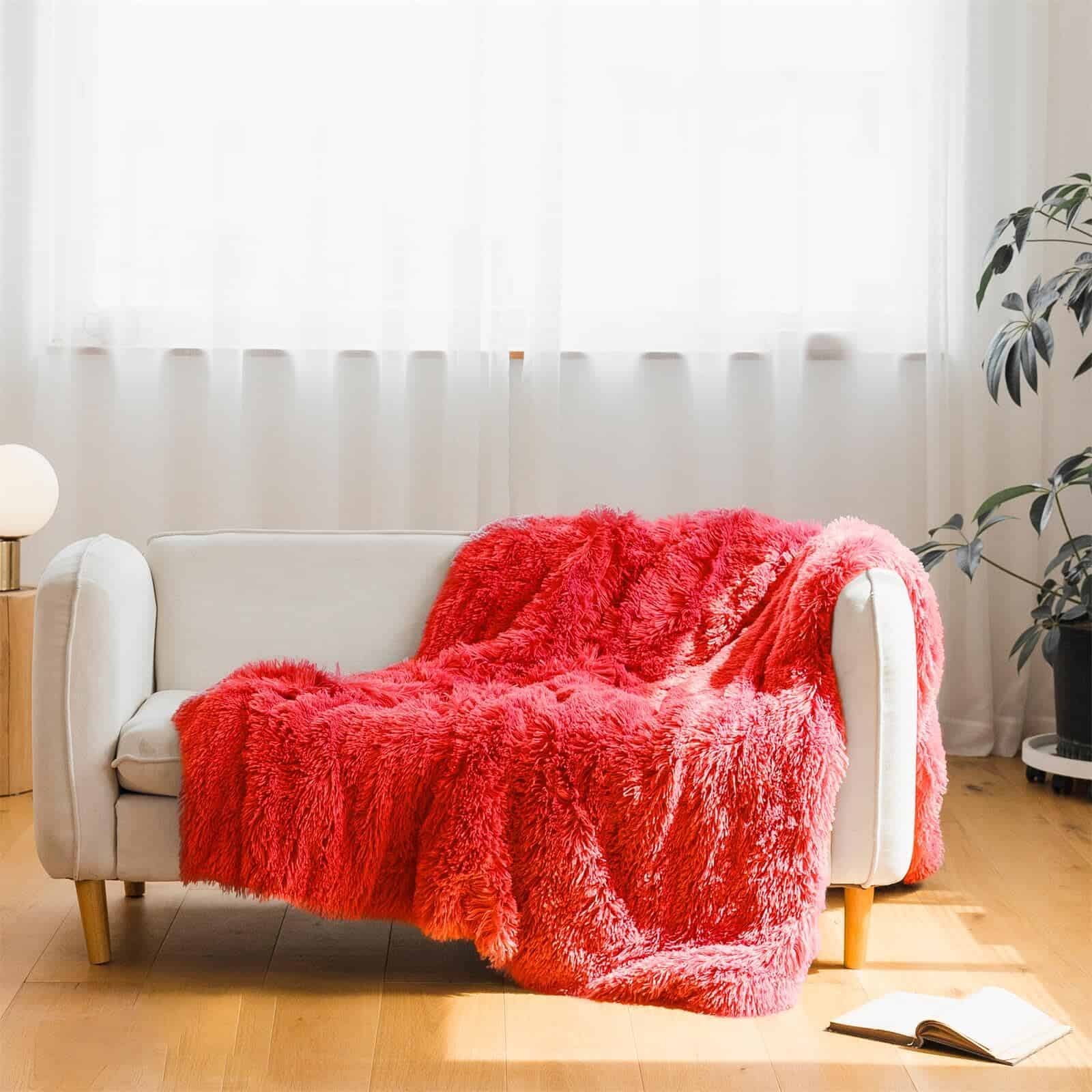 Manta de Piel Sintética Roja, Manta Roja 66" x 80" - Imagen 3