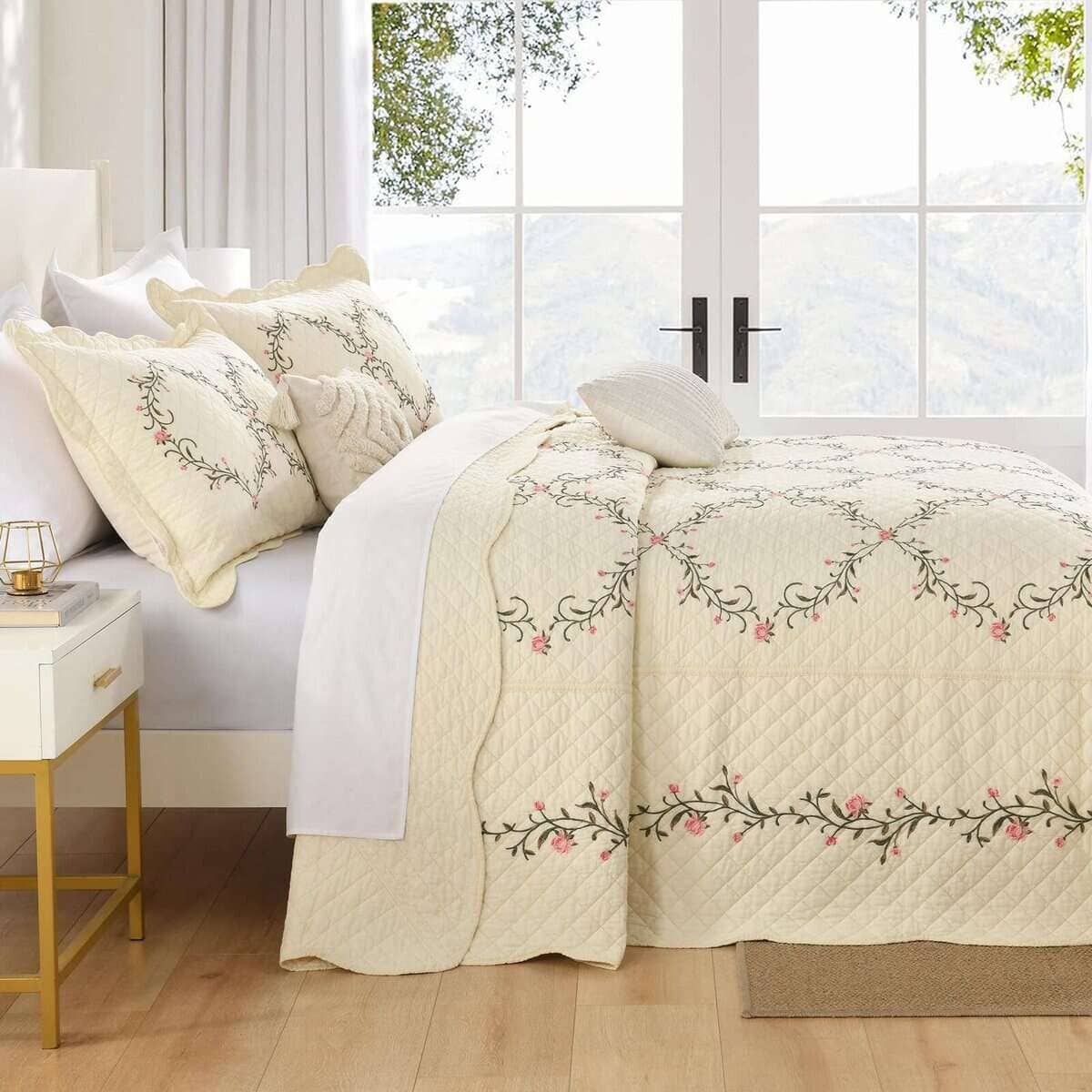 Colcha bordada para cama King California extragrande