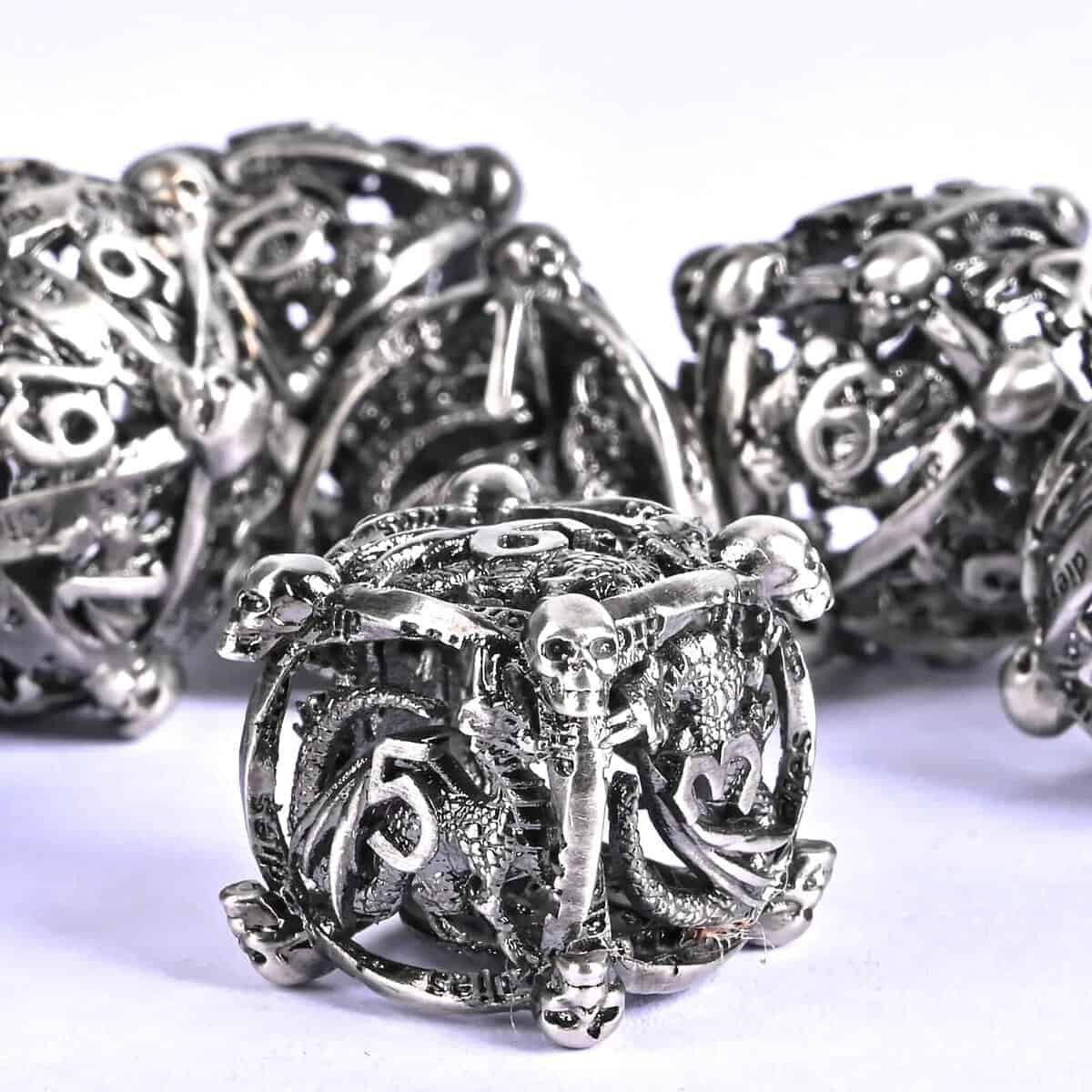 DND Metal Dice Set, UBEUCK, 7PCS Juego de Dados de Cráneo y