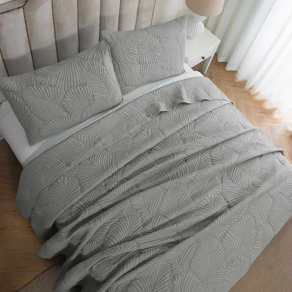 Colcha Plush Petrichor Gris Tamaño King - Edredón de Todas - Imagen 10