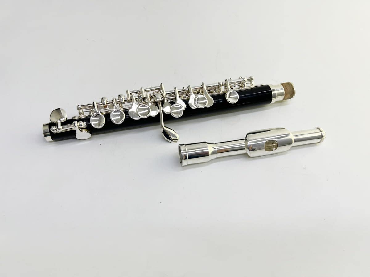 Flauta Piccolo con Estuche en C Llave Plateada de Madera - Imagen 3