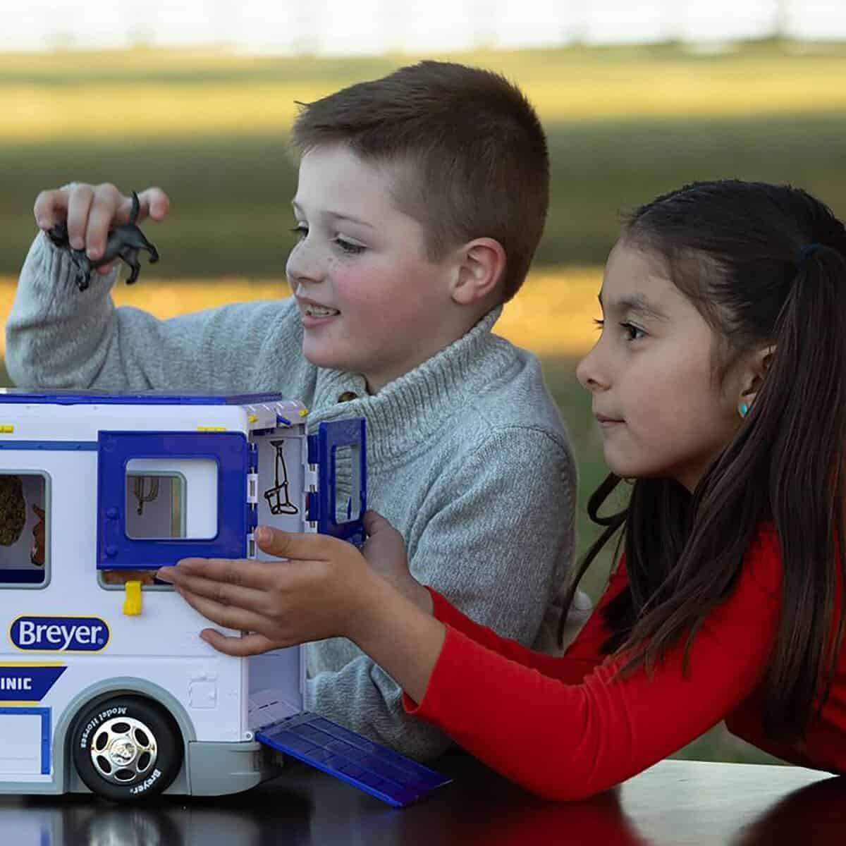 Breyer Freedom Series Mobile Rescue & Care Clinic | Juego - Imagen 3