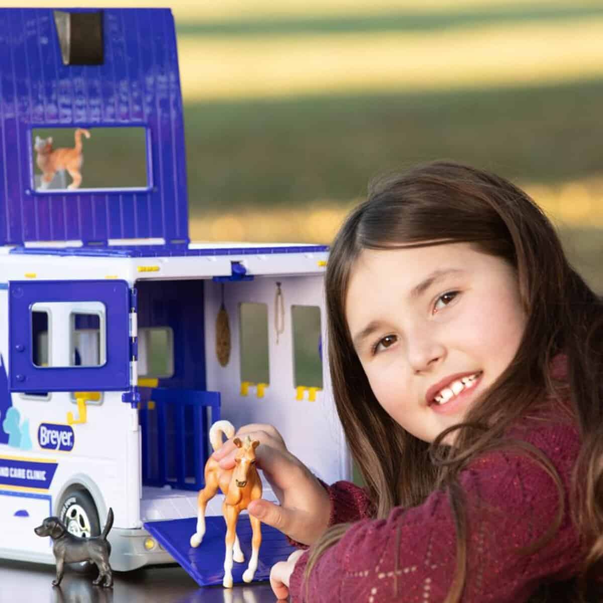 Breyer Freedom Series Mobile Rescue & Care Clinic | Juego - Imagen 7