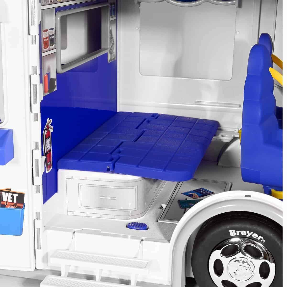 Breyer Freedom Series Mobile Rescue & Care Clinic | Juego - Imagen 8