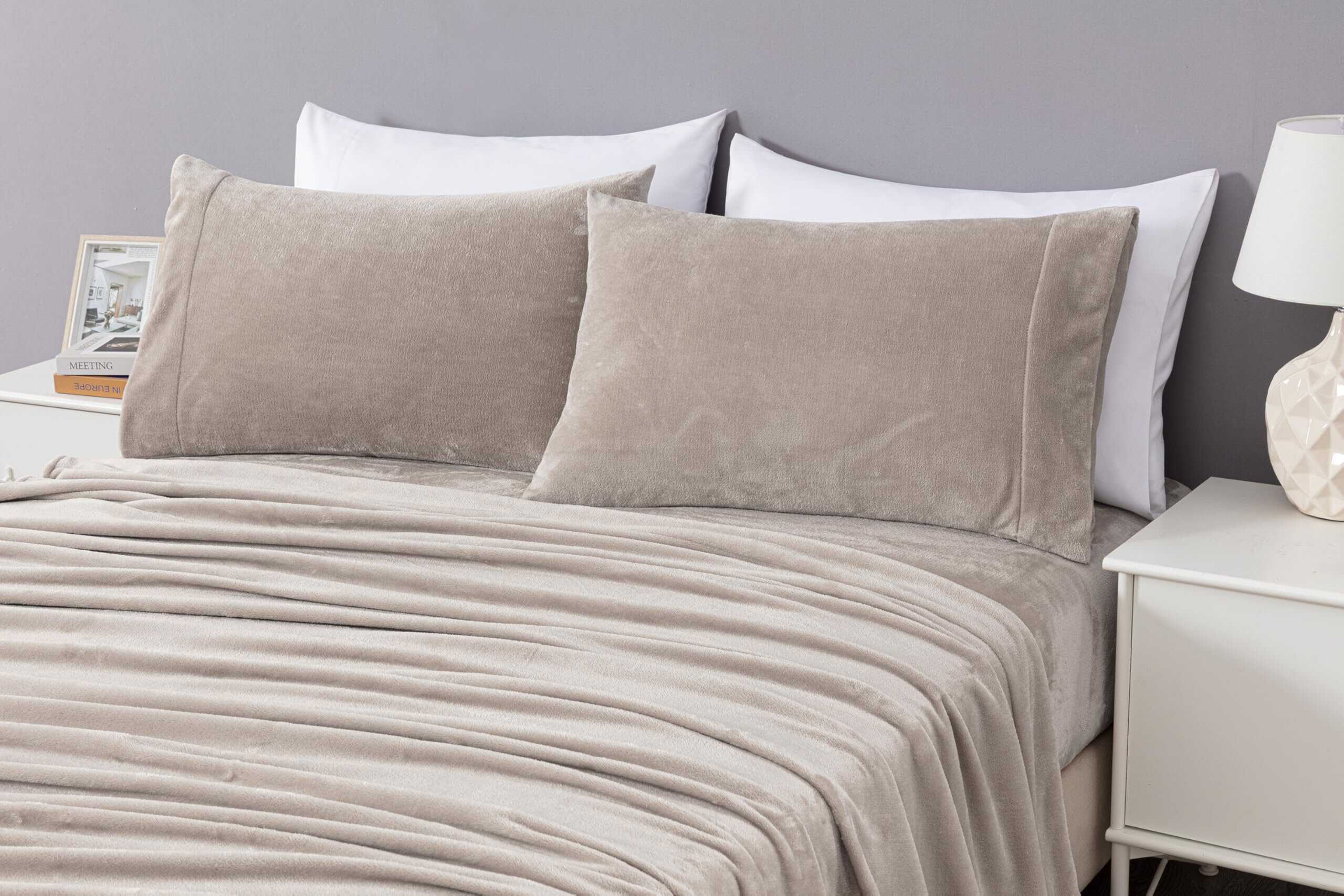 Juego de sábanas de franela extramullida Chezmoi Collection