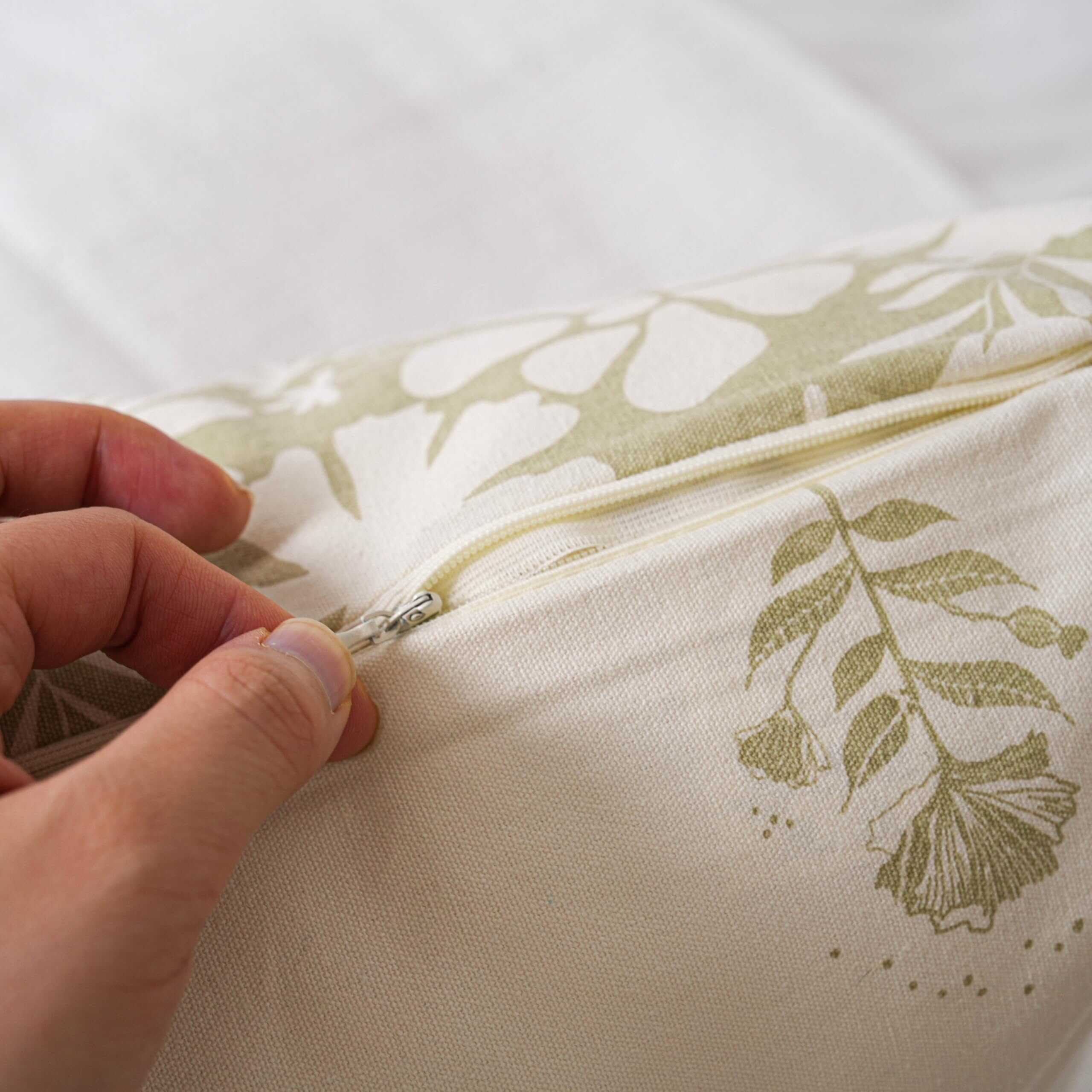 Funda de Almohada Decorativa Verde Claro SageSelvas 20x20 - Imagen 7