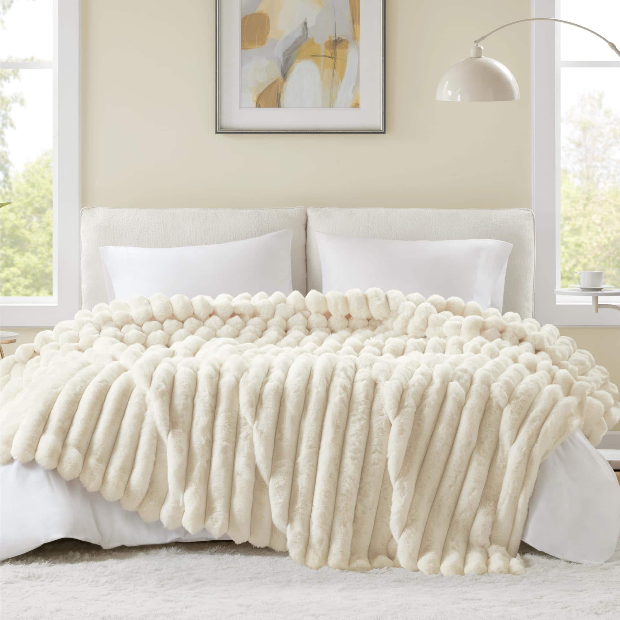 Cobertor de Piel Sintética a Rayas Hyde Lane Tamaño Queen -