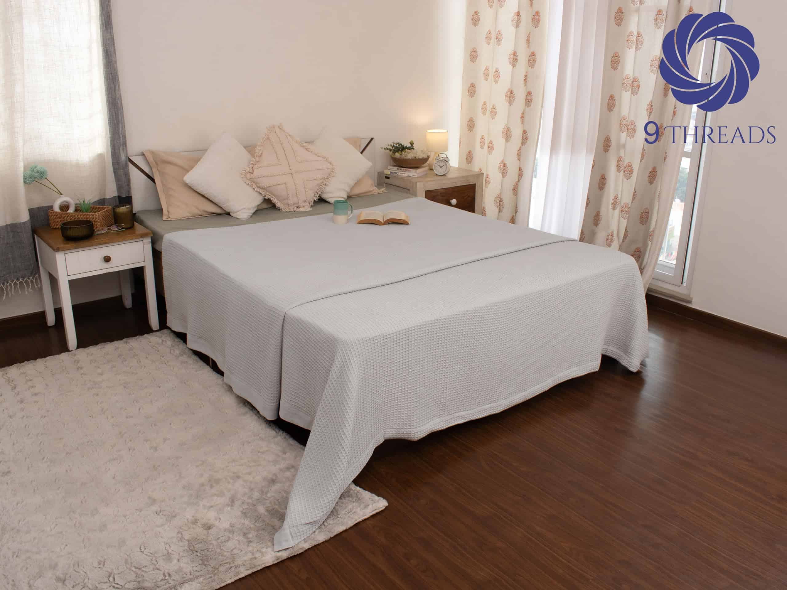 Cobija de 100% Algodón Gris Claro con Tejido en Espiga - Imagen 3