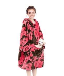 Manta portátil de color rosa intenso con capucha y mangas,