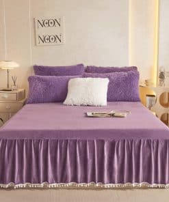 Faldón de Cama de Terciopelo con Pompones, -Morado