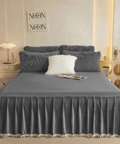 Faldón de Cama de Terciopelo con Pompones, -Gris Oscuro