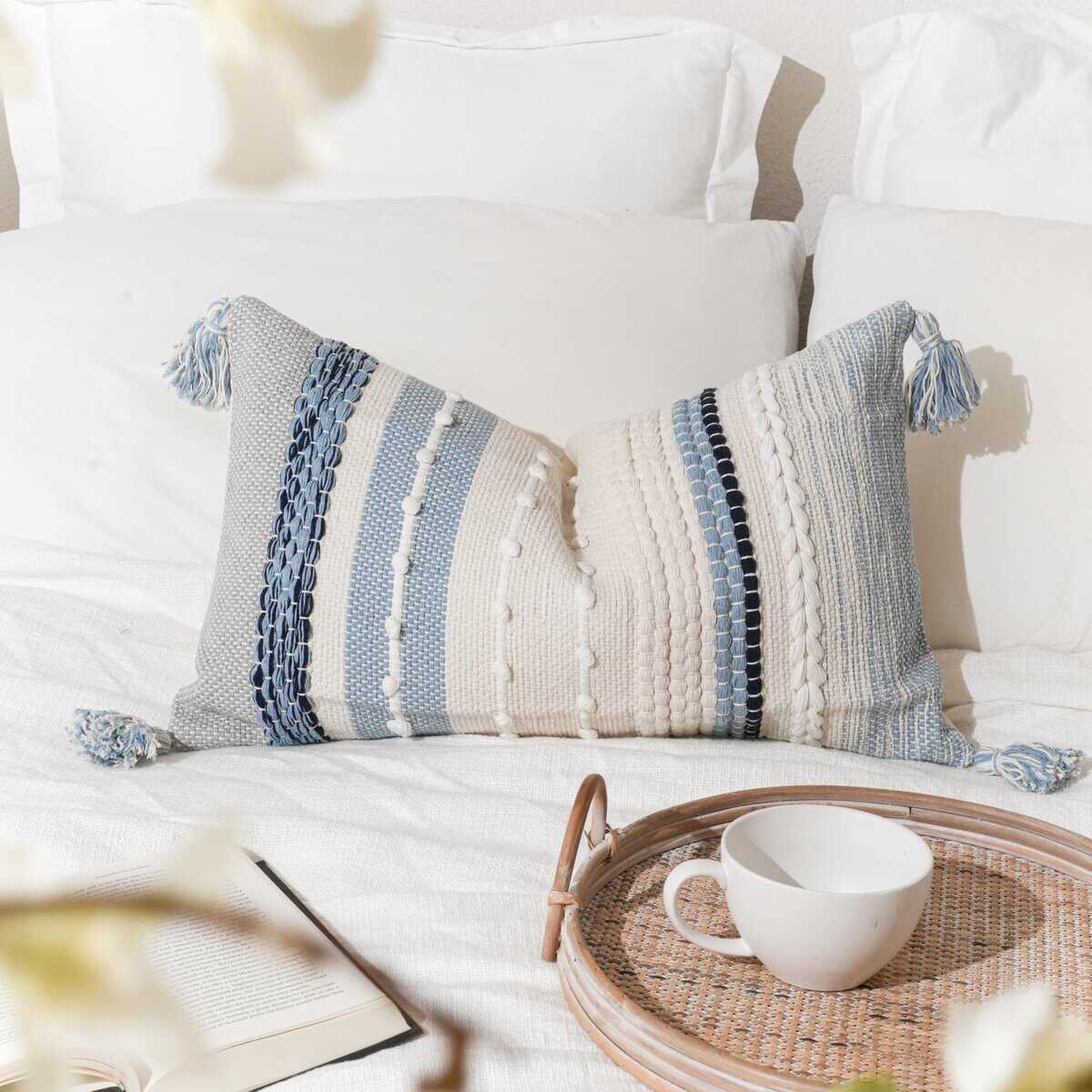 Funda de cojín decorativa lumbar BlissBlush 14x24 Boho Azul