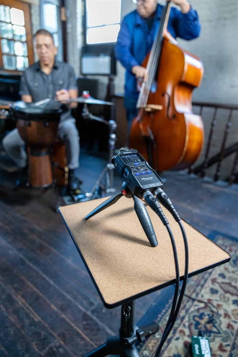 Grabadora portátil Zoom H4essential, paquete de accesorios - Imagen 8