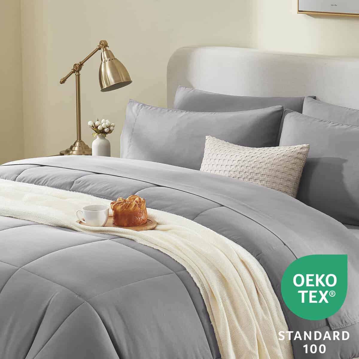 Juego de edredón gris para cama King CozyLux de 7 piezas, - Imagen 4