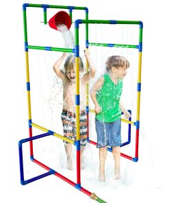 Parque acuático para niños con túnel rociador y cubeta de