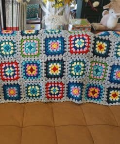 Manta de Ganchillo Hecha a Mano en Negro Estilo Suéter