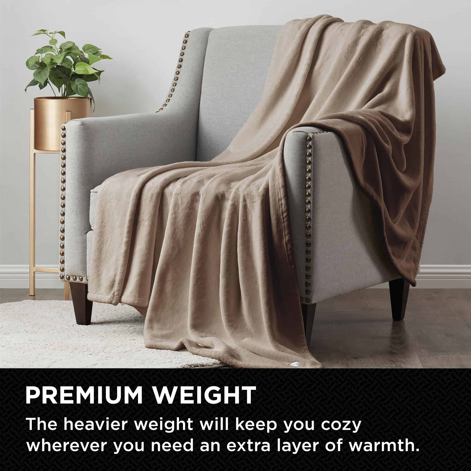 Manta de Felpa Brookstone Nap para Sofá | -Taupe - Imagen 5