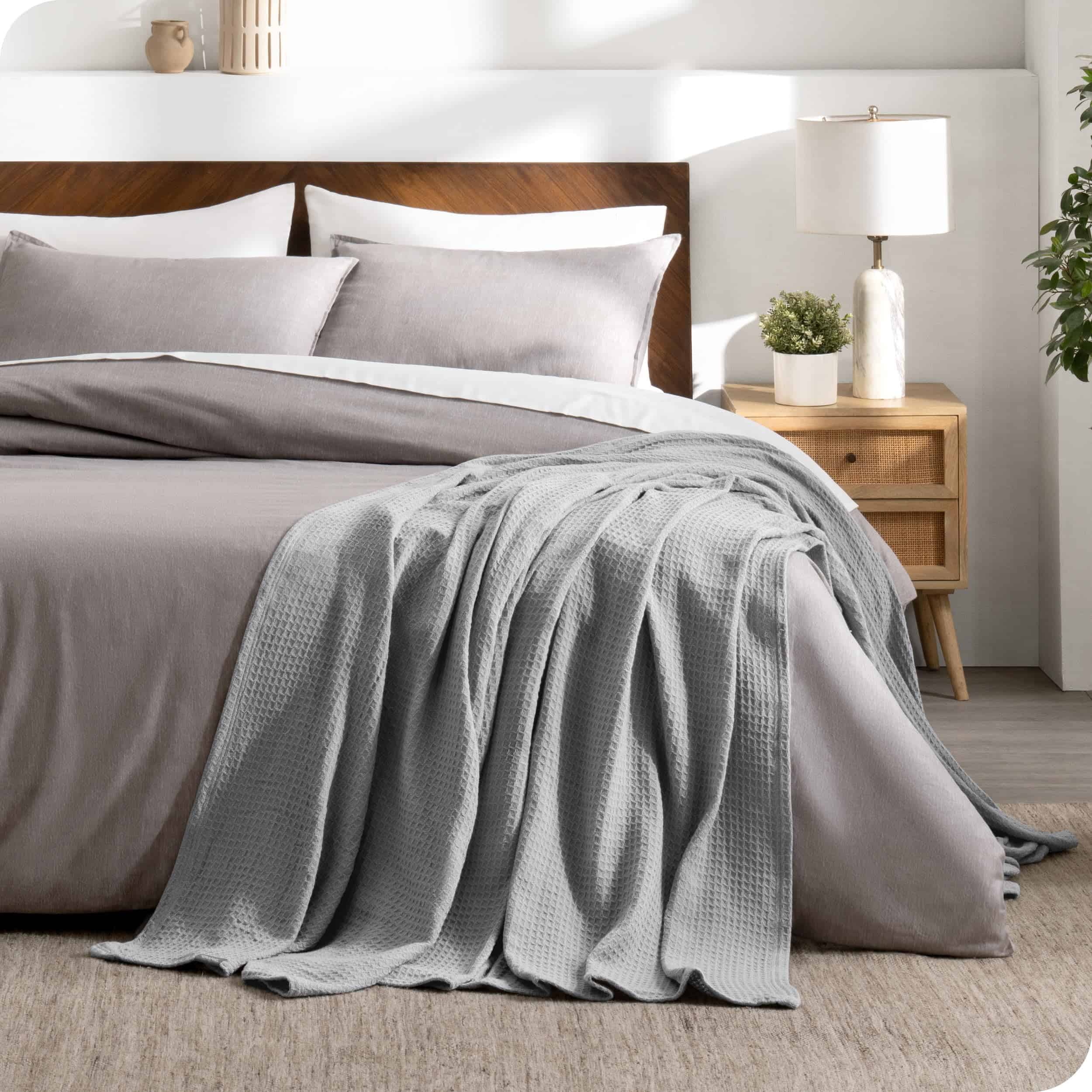 Manta de Gofre Color Gris Claro de Bare Home, Tamaño Throw - Imagen 5