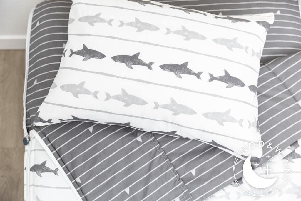 Set de Cama Beddy's Tema Tiburones Blancos para Niños, Ropa