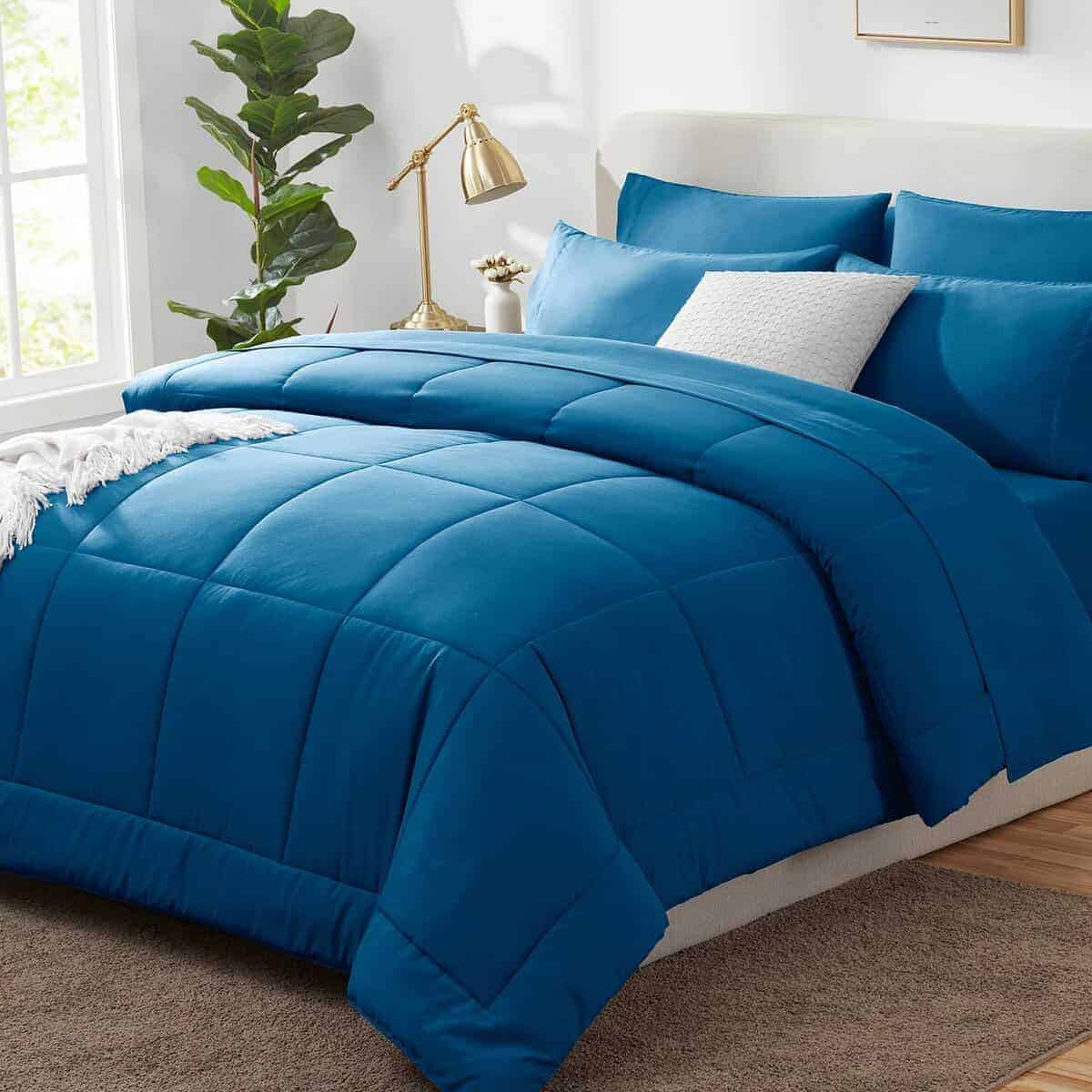 Juego de edredón King Size CozyLux de 7 piezas en teal -