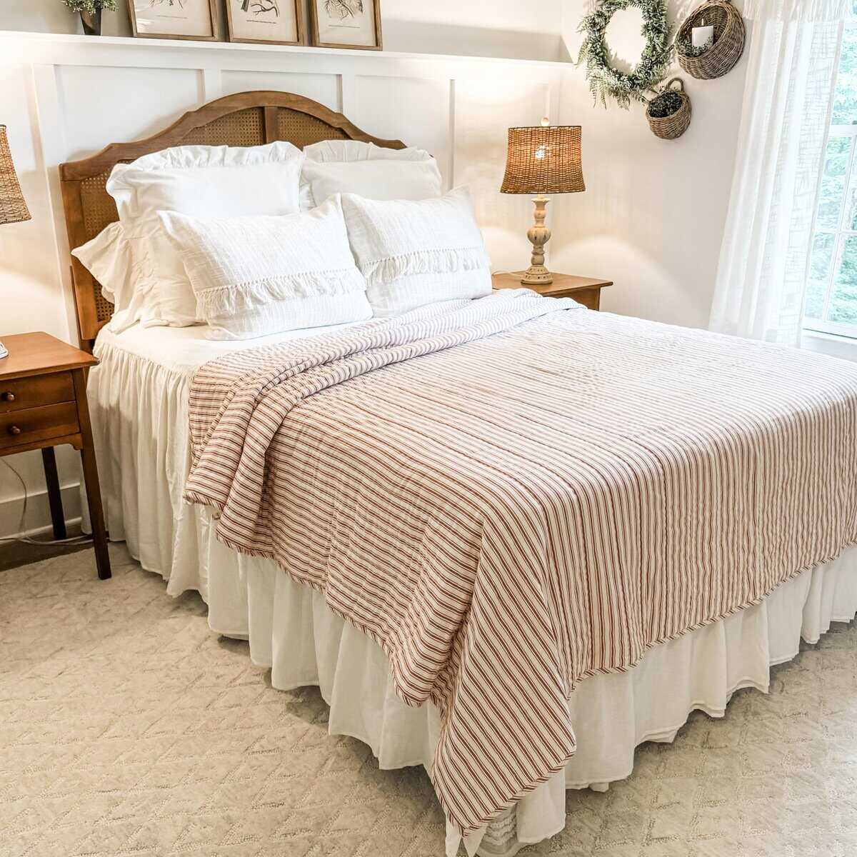 Colcha Roja a Rayas Clásicas de Piper Classics, Tamaño