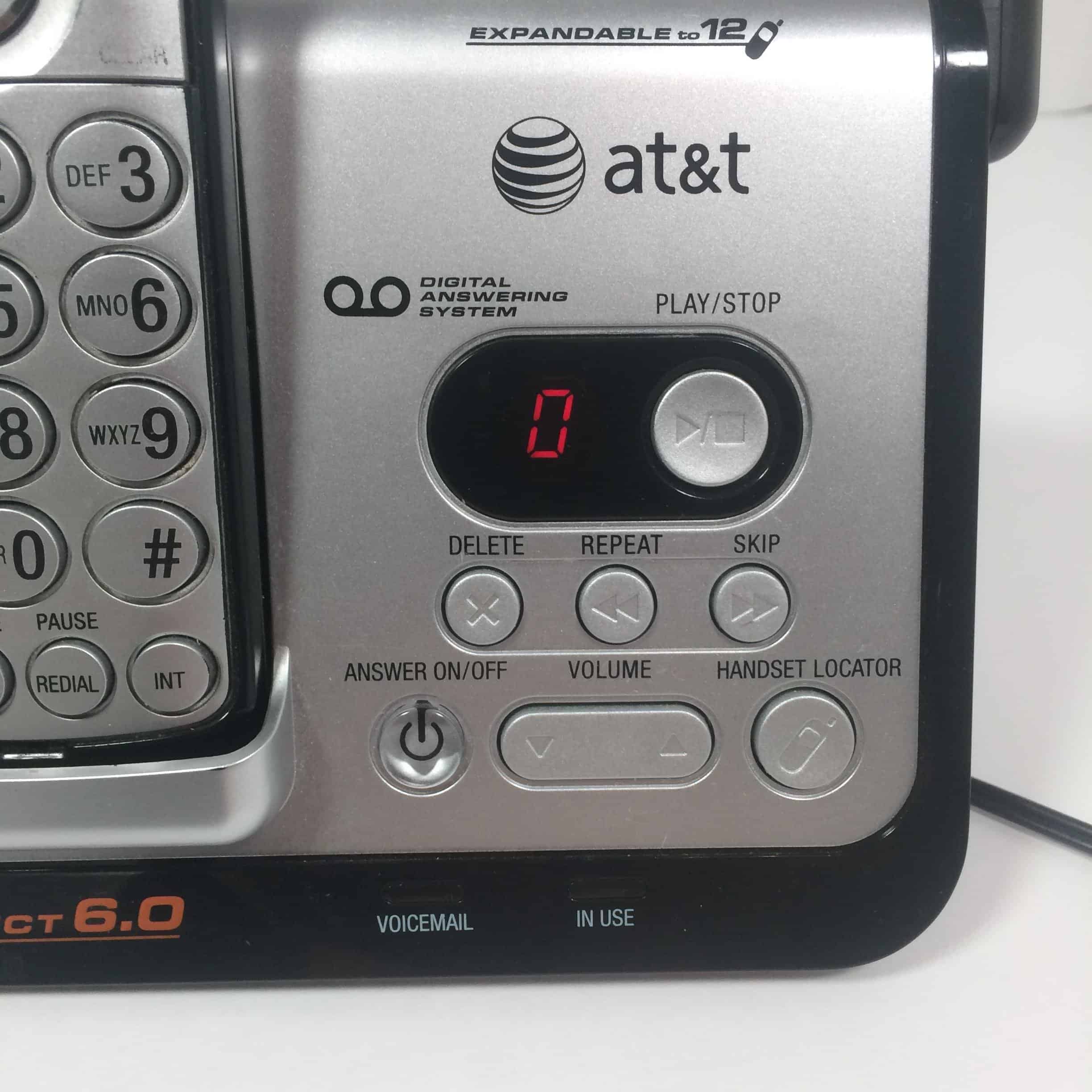 Teléfono inalámbrico AT&T CL82209 DECT 6.0, Negro/Plateado,