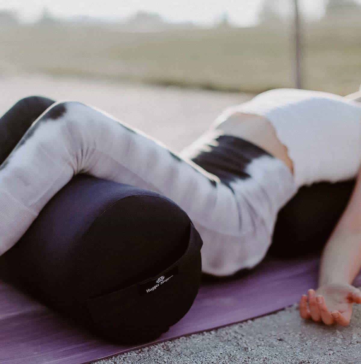 Bolster de Yoga Redondo Hugger Mugger (Negro) - Imagen 3