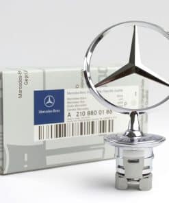 Emblema cromado del capó delantero Mercedes C230 Sedan