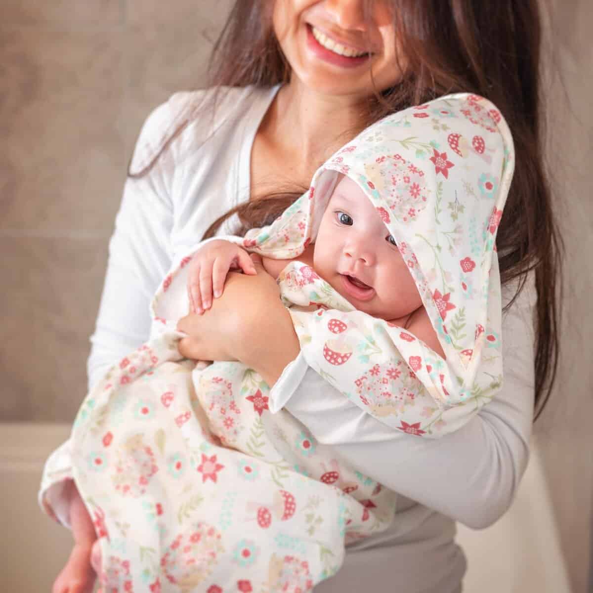 Toalla con capucha y paño para bebé de muselina Stephen - Imagen 9