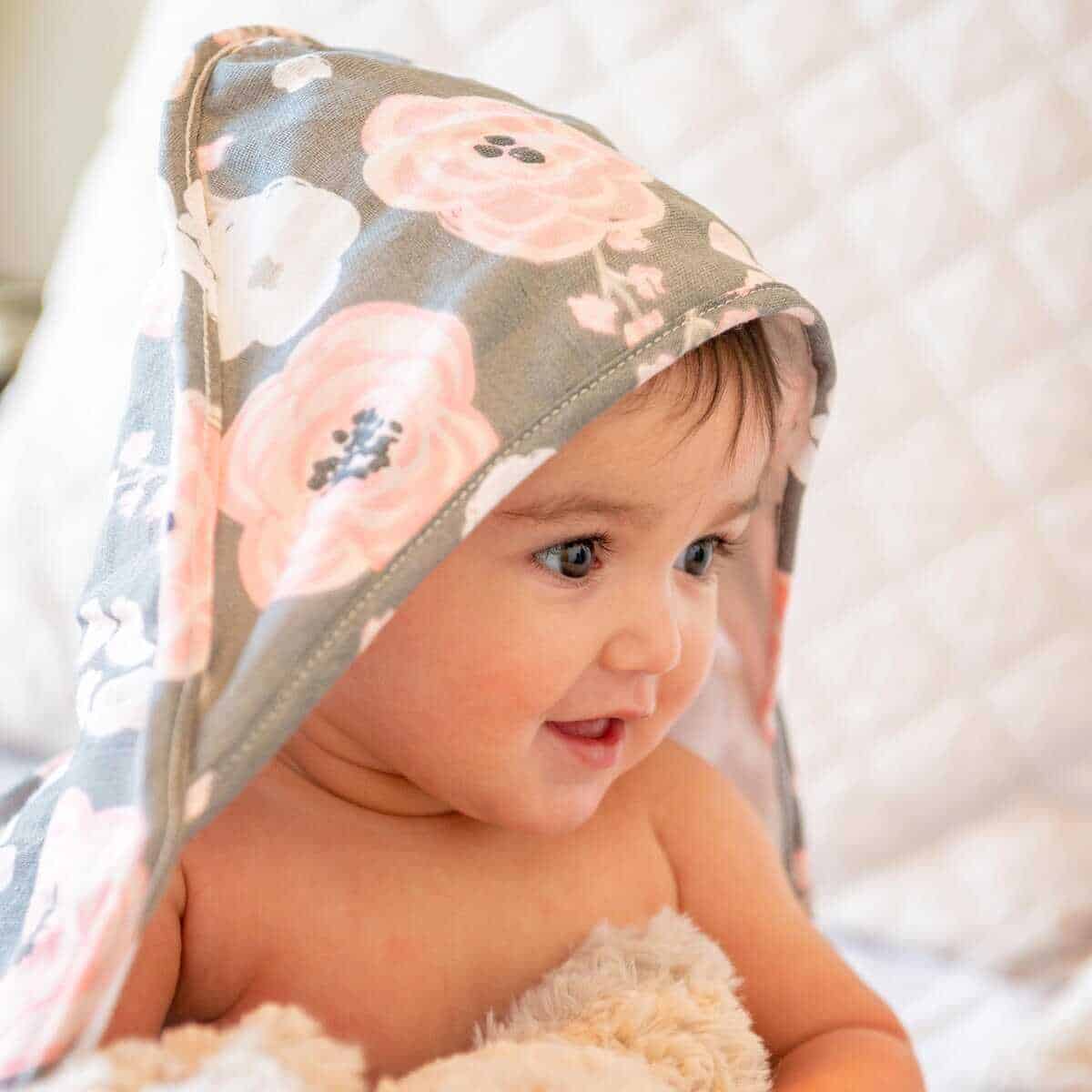 Toalla con capucha y paño para bebé de muselina Stephen - Imagen 10