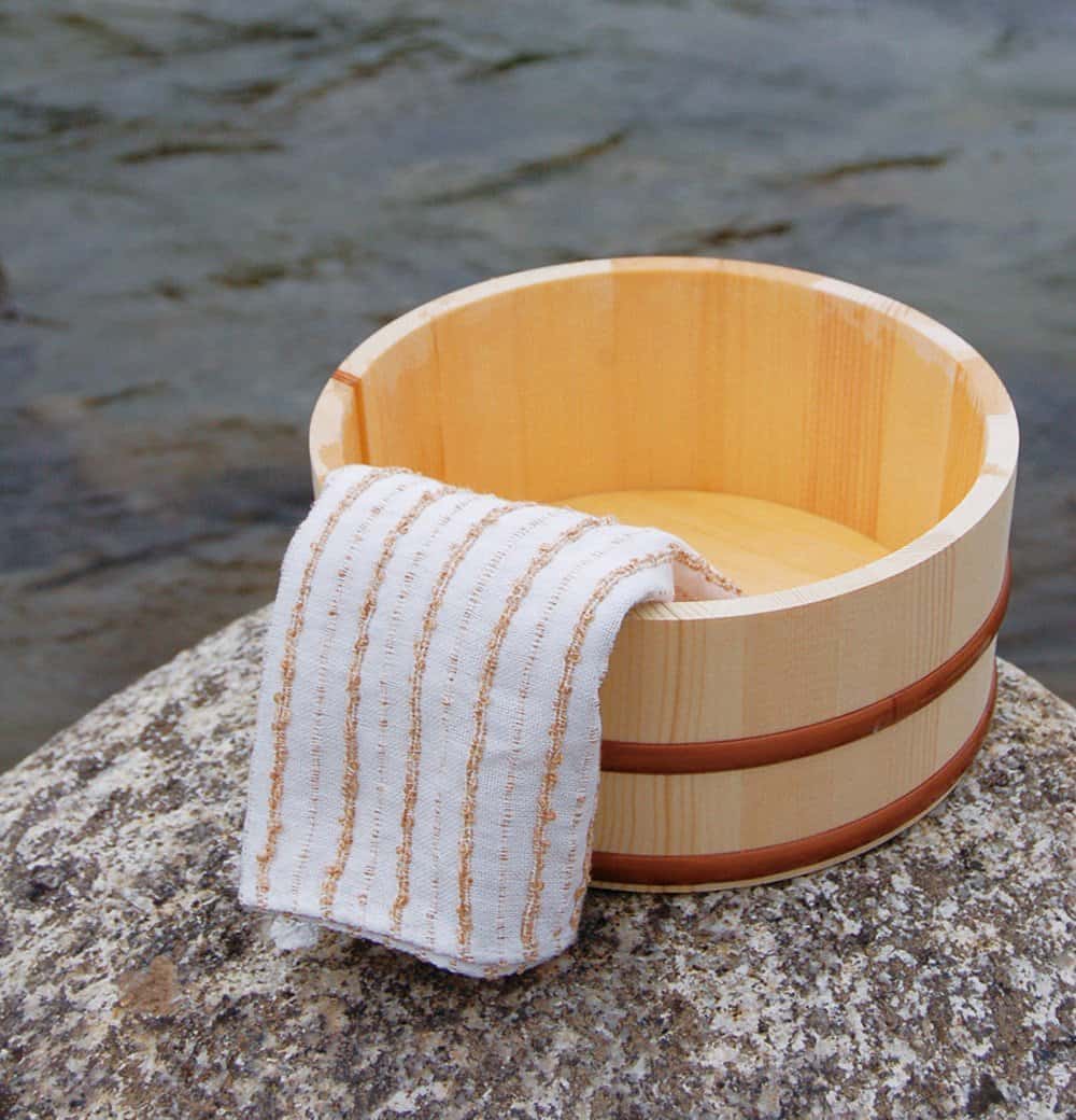 Cubo de baño japonés de madera natural Yamako tipo tapa - Imagen 4