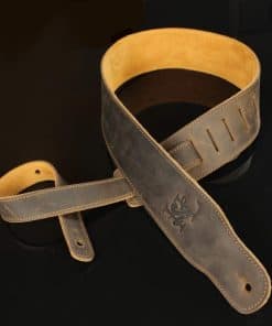 Correa para guitarra marrón ligeramente desgastada de cuero