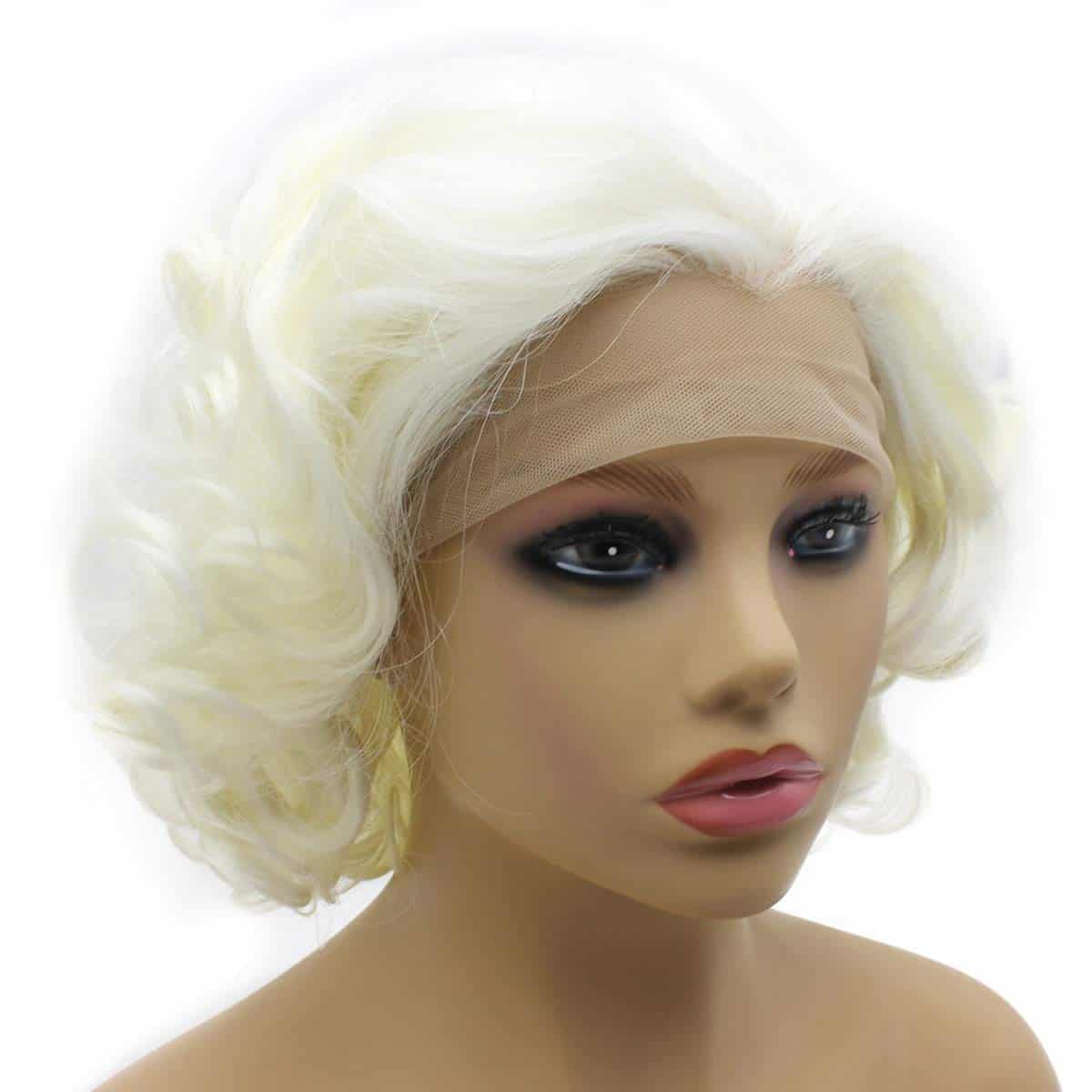 Pelucas de cabello corto y rizado en blanco, media mano con