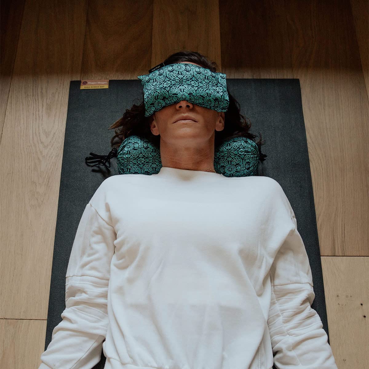 Almohada de Ojos de Seda Hugger Mugger con Relleno de - Imagen 4