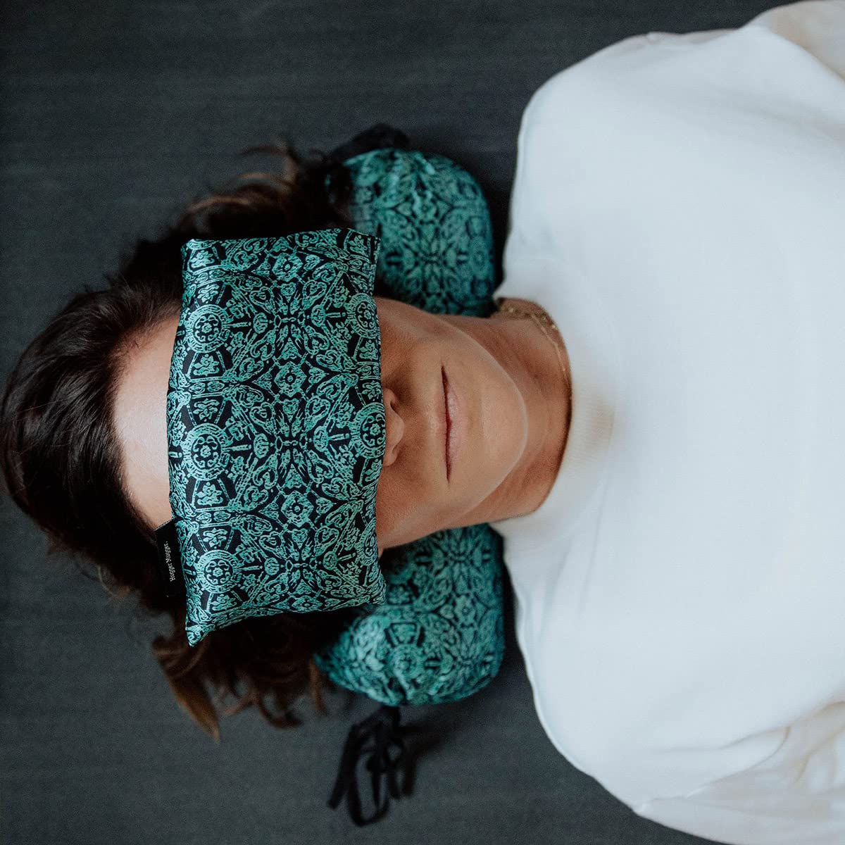 Almohada de Ojos de Seda Hugger Mugger con Relleno de - Imagen 5