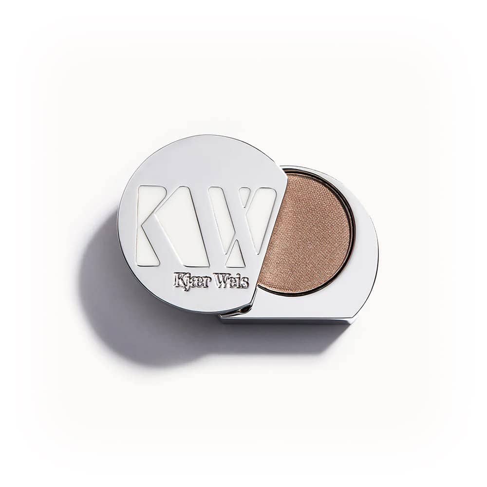 Sombra de ojos en polvo Kjaer Weis. Sombra de ojos marrón