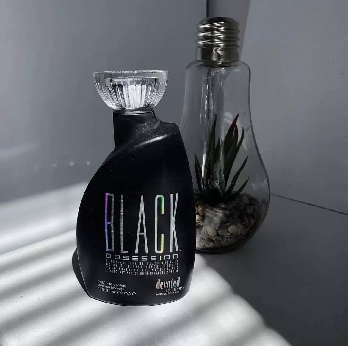 Devoted Creations Black Obsession Black Bronzer - 13.5 oz. - Imagen 4