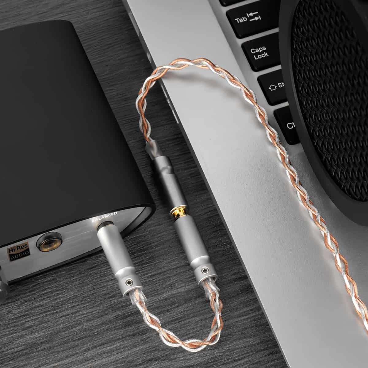 Adaptador de Conector de Auriculares Balanceado Geekria - Imagen 7