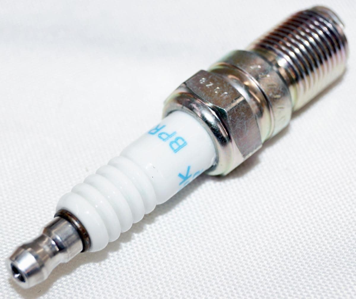 Bujía NGK BPR6EFS 3623 (Paquete de 8) Escort Fiesta Granada - Imagen 6