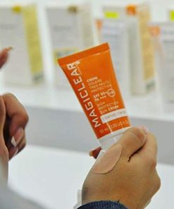 Protector solar de lujo con color SPF 50 PA +++ Crema BB