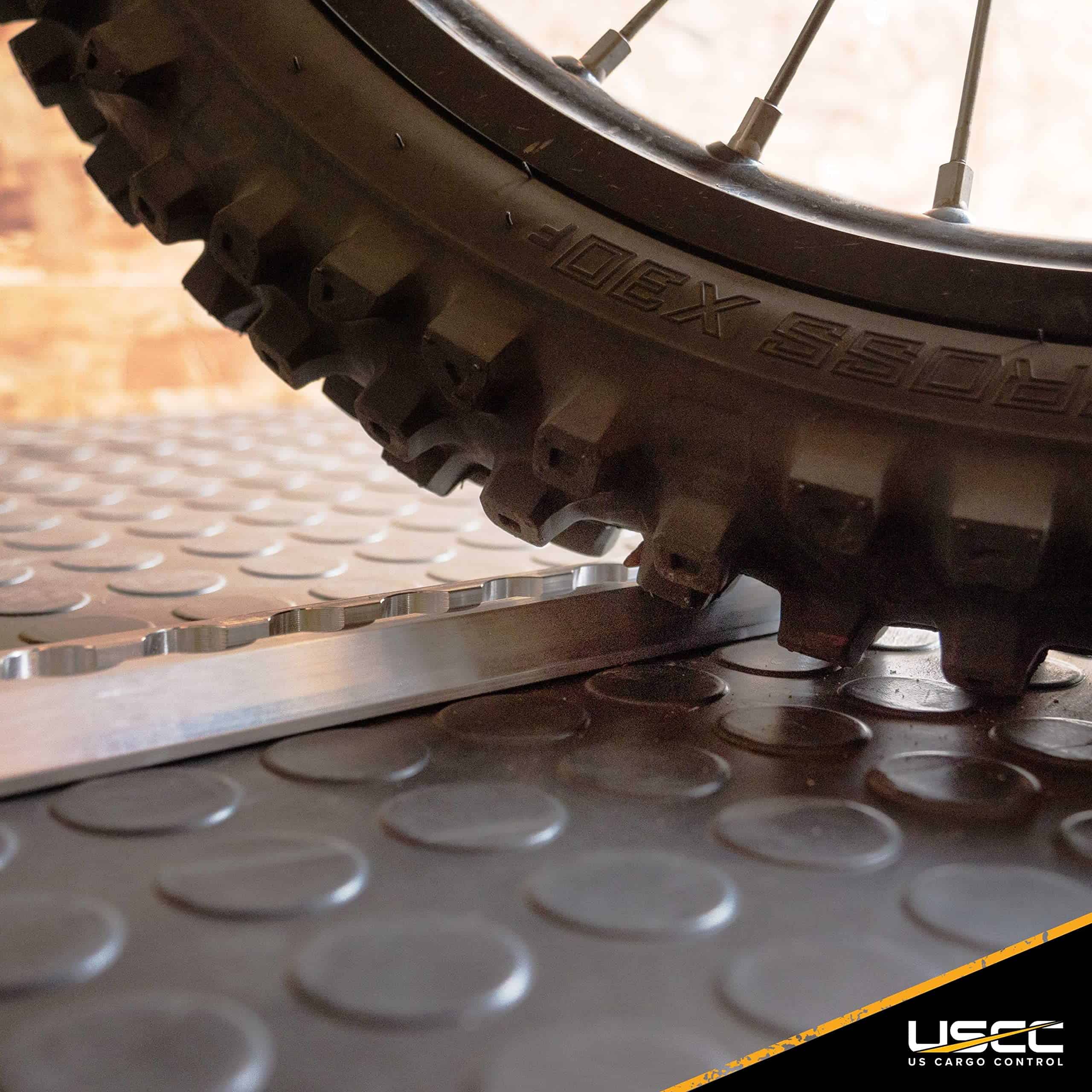 US Cargo Control 96 Inch Angled L Track, Diseño de Borde - Imagen 5